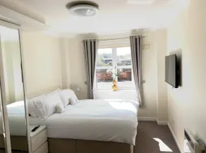 Centrally located apartment free parking included - Image 2