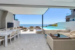 13 On Medburn, Penthouse Luxury Suites - Image 3