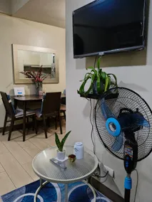 LDN Secret Crib - Two Palm Tree Newport City - Image 3