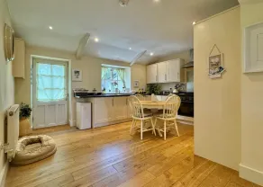 Quaint little cottage bungalow - Image 3