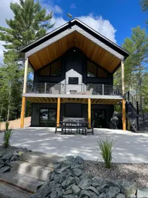 Luxury Lodge in the Northwoods - Image 2