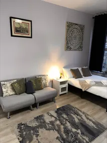 Luxe Wolf's Quadruple ensuite - Image 4
