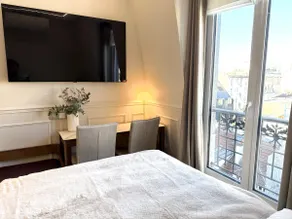 Smart Residences - Eiffel Tower View Suite - Image 4
