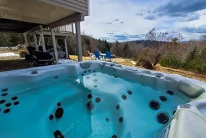 4BR house, mountain & pond views, hot tub, bbq - Image 2