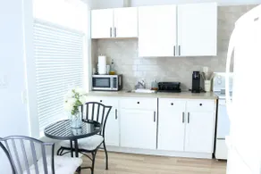 Cozy Modern Retreat & Warm Vibes - Image 4