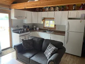 Cozy Lakeside Cottage - Image 5
