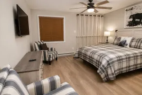 ML245 Familjevänligt! -SLEEPS 10- 3BR / 3BA Wi-Fi Village PARKERING! - Image 3