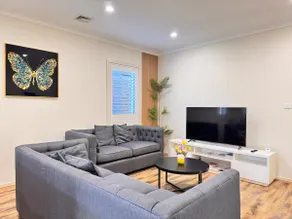 Modern 6BR Home|Sleeps 13 |Corporate & Family Stay - Image 2