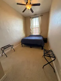 Spacious Downtown Apartment - Image 3