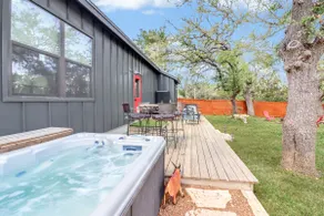 Secluded Hill Country Getaway w/Spa & Sauna - Image 3