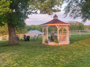 “Sunset View Getaway” With 2 person Jacuzzi Tub - Image 2