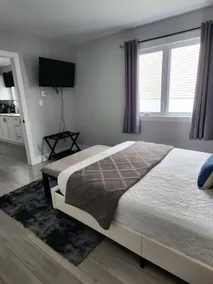 BHS Apt #1, A/C Downtown 7 mins to/fr the Ferry - Image 5