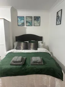 2 Bedroom Ground Floor Flat in Dartford with Free Parking - 20 minutes to London - Image 4