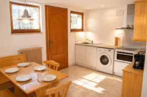 Quiet, air-conditioned cottage at the foot of the Chartreuse. - Image 2