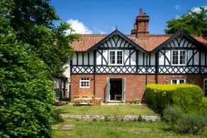 Boutique Cottage- Coast, Dogs, Garden & Super King - Image 2