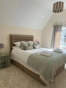 Charming Country Cottage with Lovely Views - Image 5