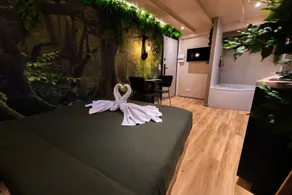 *Tropical Getaway with a Jacuzzi* - Image 5