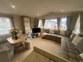 4 bedroom 10 berth caravans with Hot Tub ,Mountain Bikes Tattershall Lakes - Image 3