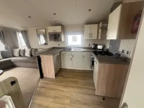 4 bedroom 10 berth caravans with Hot Tub ,Mountain Bikes Tattershall Lakes - Image 2