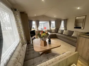 4 bedroom 10 berth caravans with Hot Tub ,Mountain Bikes Tattershall Lakes - Image 4