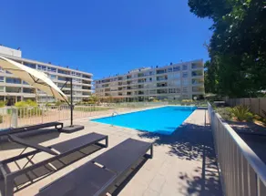 Luxury apartment with a private patio (first floor) - Image 3