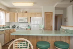 Lovely 4 Bedroom Ocean view house in West Beach - Image 5
