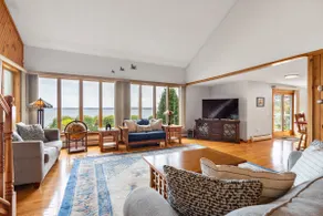 Lakefront on Sebago | Sleeps 10 & Private Beach - Image 2