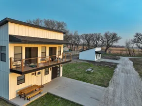 New Lake home- 2nd story deck, across from dock! - Image 2