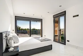 Luxury Villa | Salt Pool | Chill-Out | Madrid - Image 5