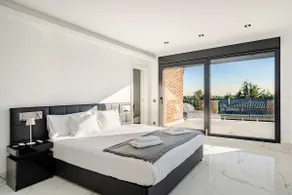 Luxury Villa with Private Pool, 30 min from Madrid - Image 5