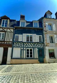 Rated 3 stars * * * Downtown - 15th century - Image 2