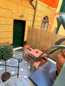 Beachfront house with patio - Image 3