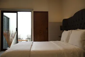 Loft with Classic Design in León's Historic Center - Image 2