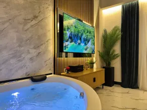 Olympus Luxury Collection - Spa Suite with Jacuzzi - Image 5