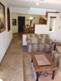 C10 House with 5 bedrooms and fast Wi-Fi – 13 minutes from downtown - Image 5