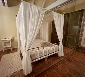 Stay in a historic farmhouse - Image 5