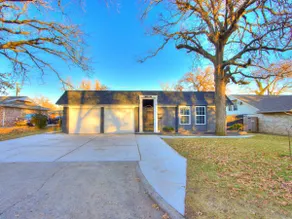 704 Luxury House w/POOL- 12 Min From OKC Downtown - Image 3