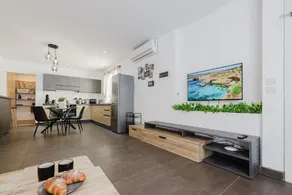 Lovely Penthouse in ST Paul's by Homely - Image 2