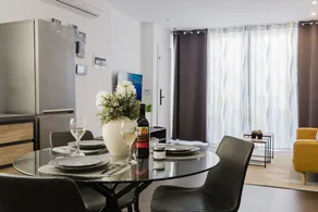 Lovely Penthouse in ST Paul's by Homely - Image 4