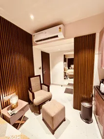 Presidential suite with attached kitchen no. 8 - Image 3