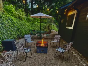 Cozy Corner Retreat - corner lot, newly renovated - Image 3