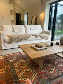 Stylish Country Retreat - Image 2
