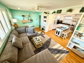 Cape Cottage-Dog Friendly, historic district! - Image 4