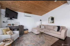 Relaxing Waterfront Getaway on Oakland Bay - Image 3