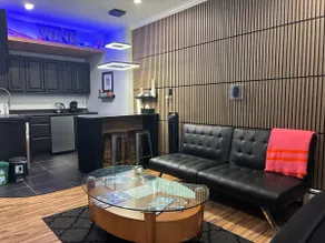 2BR City Stay/ Walkable - Close to Uni & Hospitals - Image 5