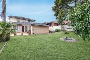 Spacious 5 Bedroom Luxury Villa | 15 Min Direct to Airport | Near Chinese Area Hurstville | Equipped with EV Charger - Image 4