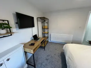 First floor Newly refurbished studio - Image 4