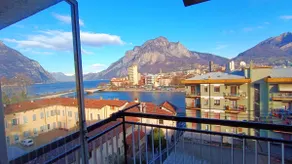 Window overlooking the lake - Image 2