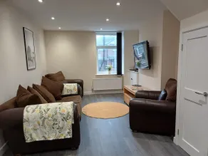 Luxury Apartment - Above iconic High Lane Oatcakes - Image 4