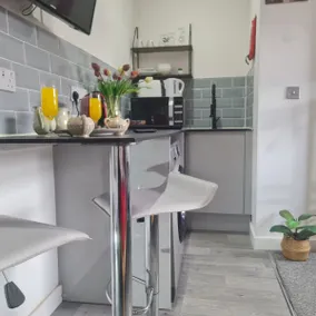 Charming & Cosy Studio - M40 Town & Train 8 mins - Image 3